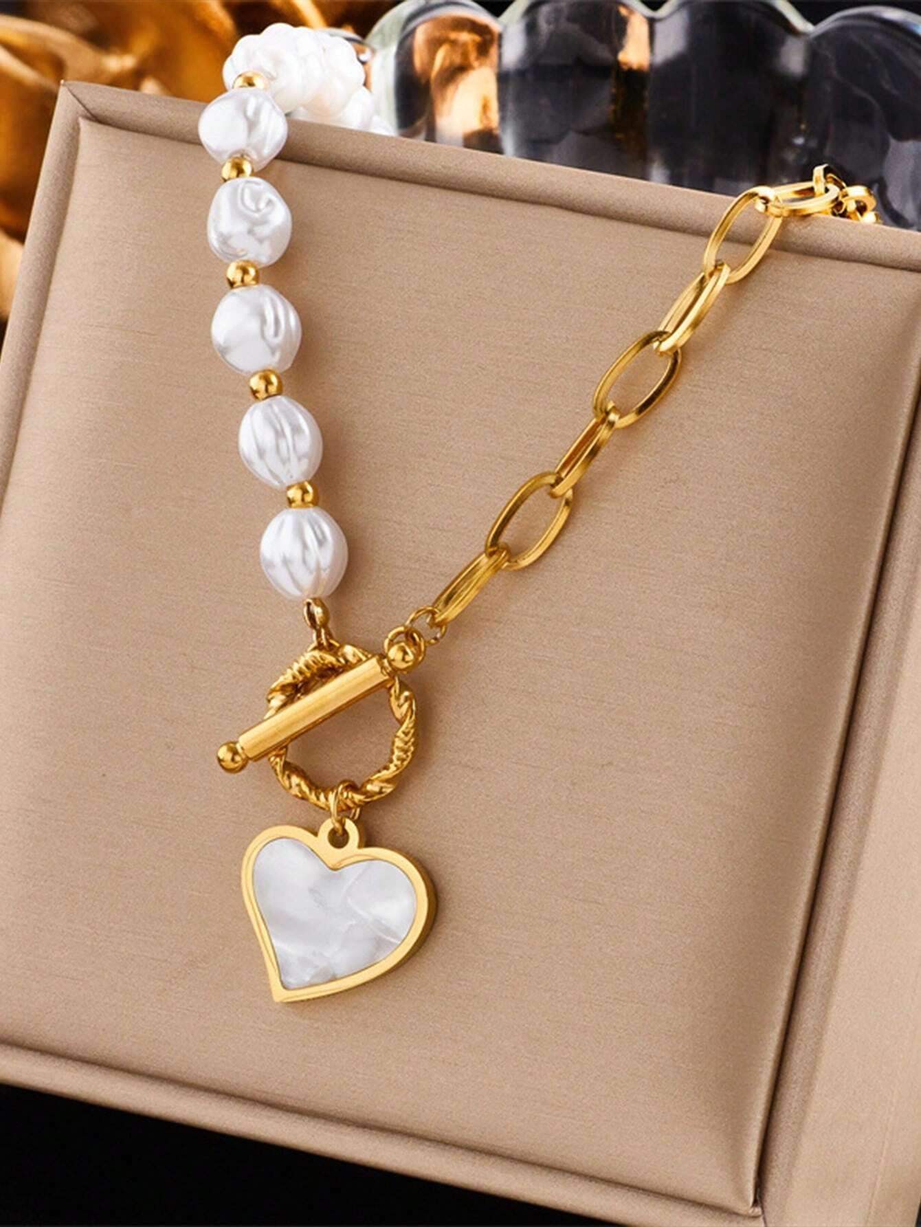 1 pieza Collar de corazón de diseño de nicho de moda con cadena de perlas falsas de acero inoxidable y cierre asimétrico OT para mujer, adecuado para uso diario