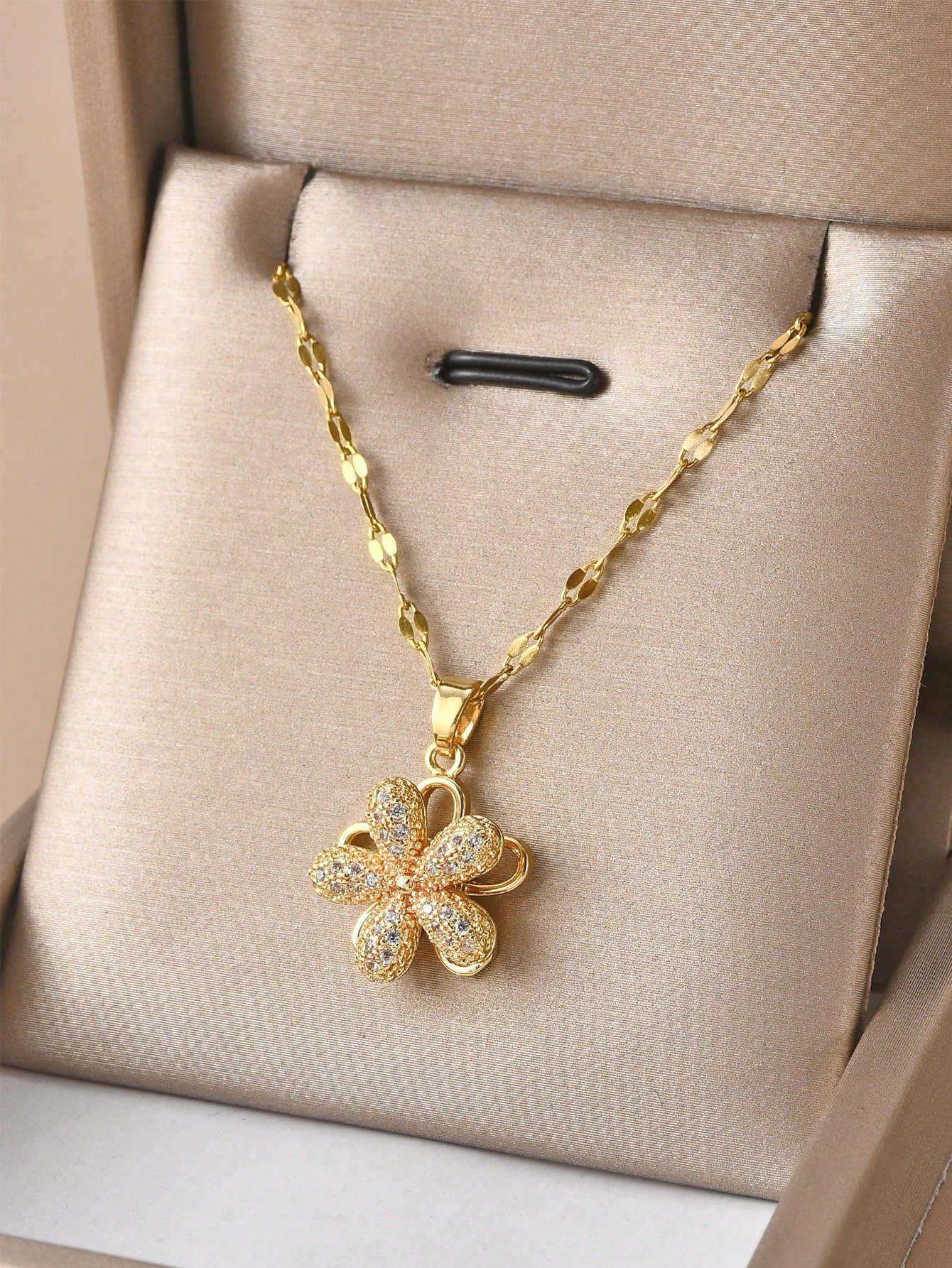 1 pieza Collar de acero inoxidable para mujer con flor de cinco pétalos giratoria, perfecto como regalo para San Valentín, mamá, madre, Día de la Madre